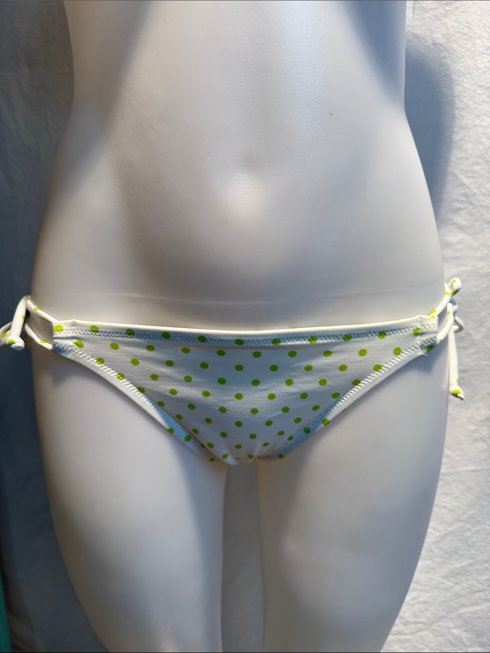 Victoria's Secret White Bandeau Bikini with Lime Polka Dots - Picture 4 of 13